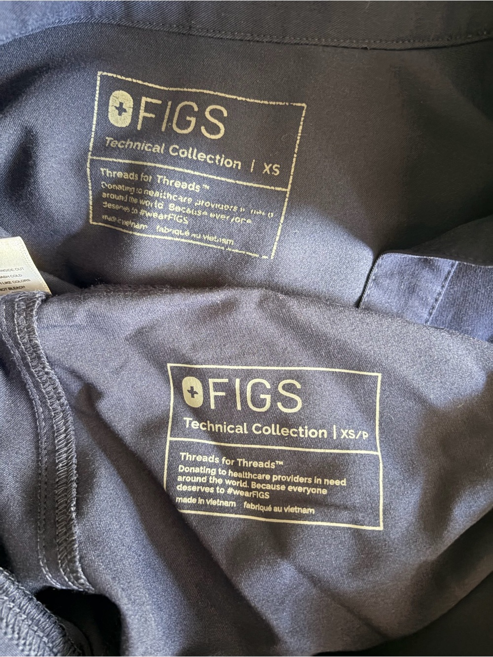 Figs Navy Technical Collection Short Sleeve and Pants Scrub Set, XS - Picture 6 of 11